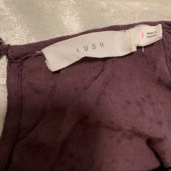 Lush Ruffle Blouse - Picture 4 of 4